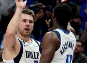  梅德韦杰夫复出首秀出彩，达拉斯独行侠主场大胜北京首钢，豪取9连胜