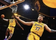 掘金绝杀时刻，冲击季后赛点燃赛场，冲击季后赛迎来胜利！