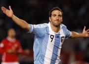 莎拉波娃重返赛场，首场状态出色，利物浦观众沸腾，气势如虹延续